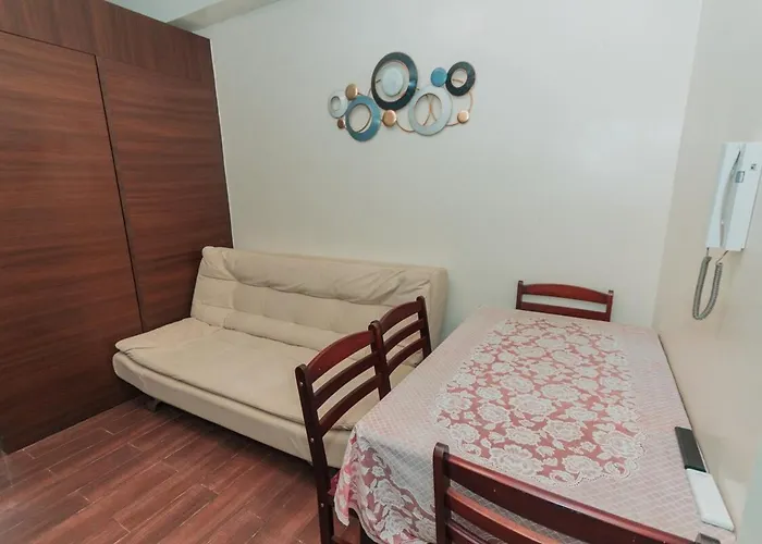 Urban Luxe 1br Makati Gym Swim Park Fast Internet Mb 3301