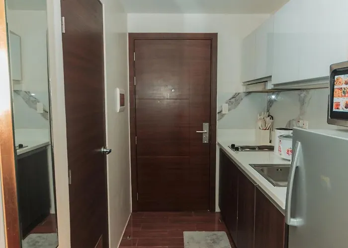 Urban Luxe 1br Makati Gym Swim Park Fast Internet Mb 3301