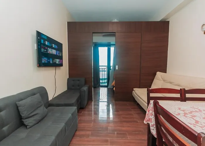 Apartment Urban Luxe 1br Makati Gym Swim Park Fast Internet Mb 3301 Manila
