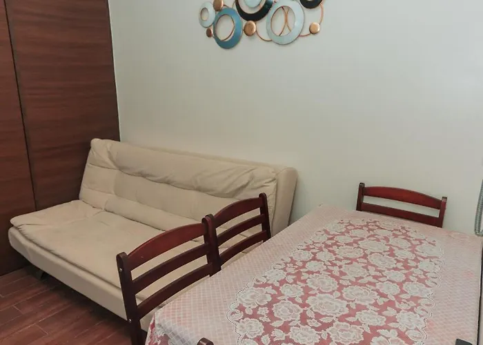 Urban Luxe 1br Makati Gym Swim Park Fast Internet Mb 3301 Manila